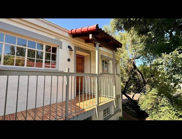 2 BEDROOM APARTMENT FOR SALE IN BRYANSTON